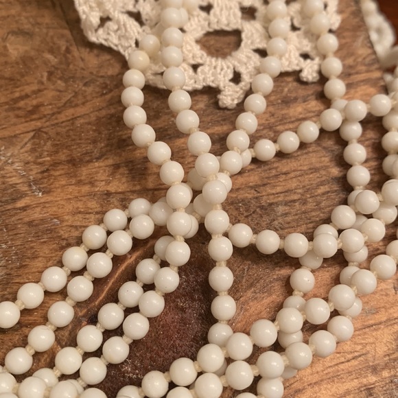Vintage 8 Strand White Glass Bead Clasp Old Hollywood Style Necklace Jewelry - Picture 11 of 11